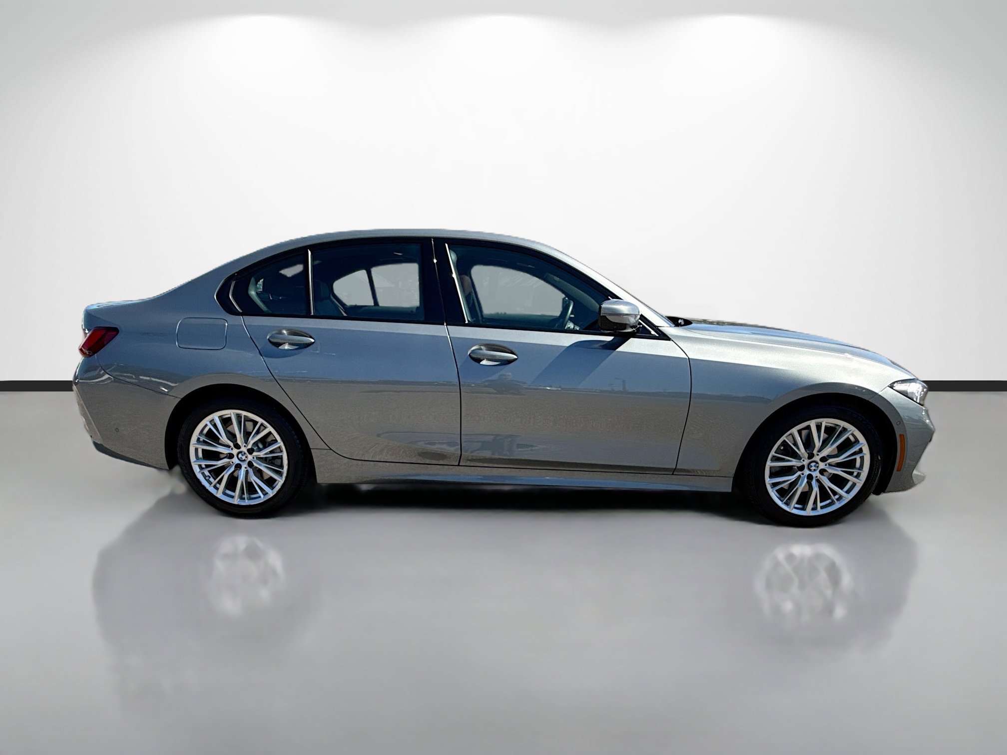 Used 2023 BMW 330i Sedan w/ Premium Package image 2
