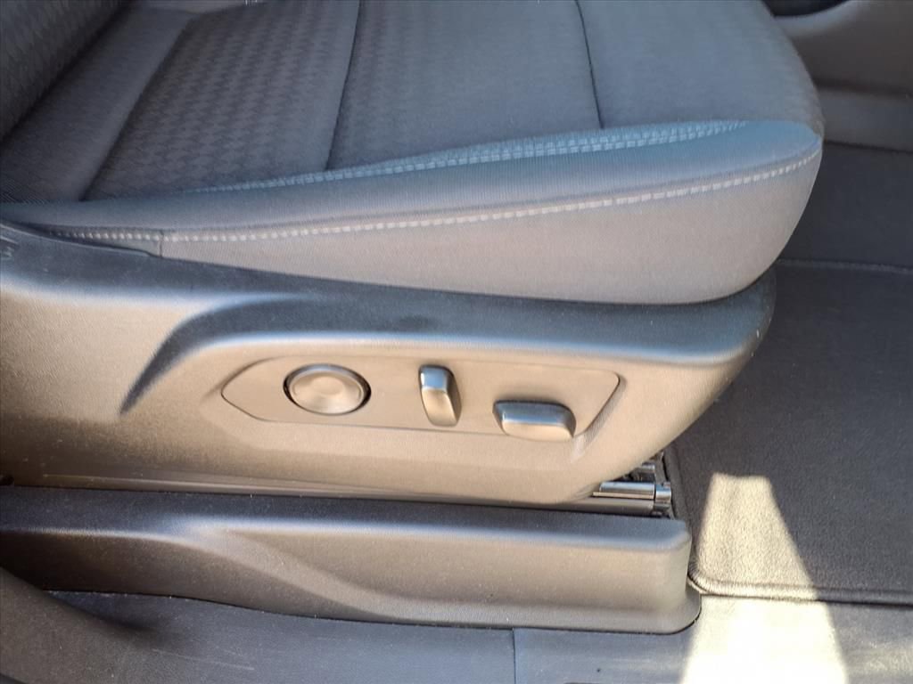 Used 2024 GMC Yukon XL SLE image 13