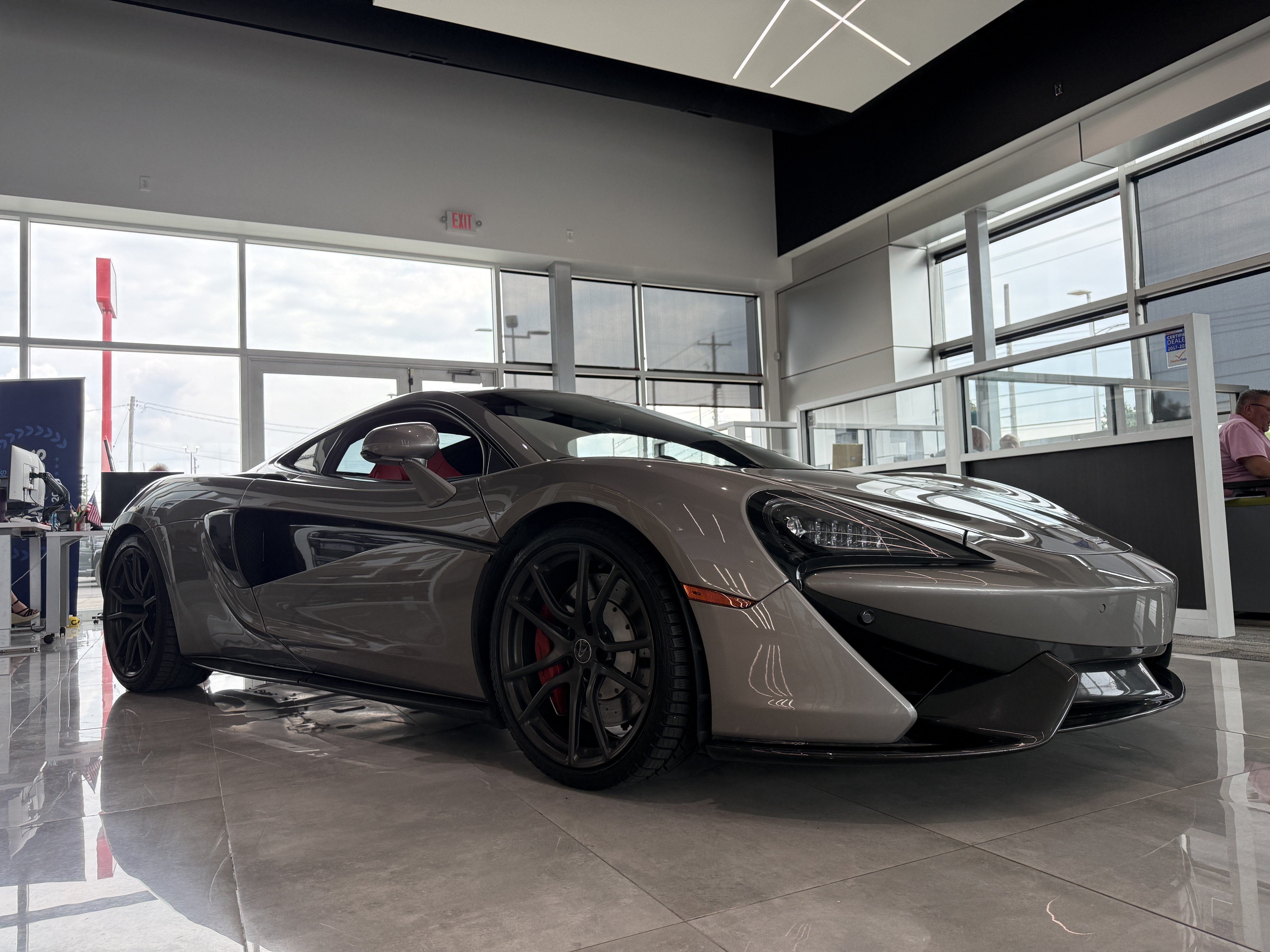 Used 2017 McLaren 570S RWD image 9