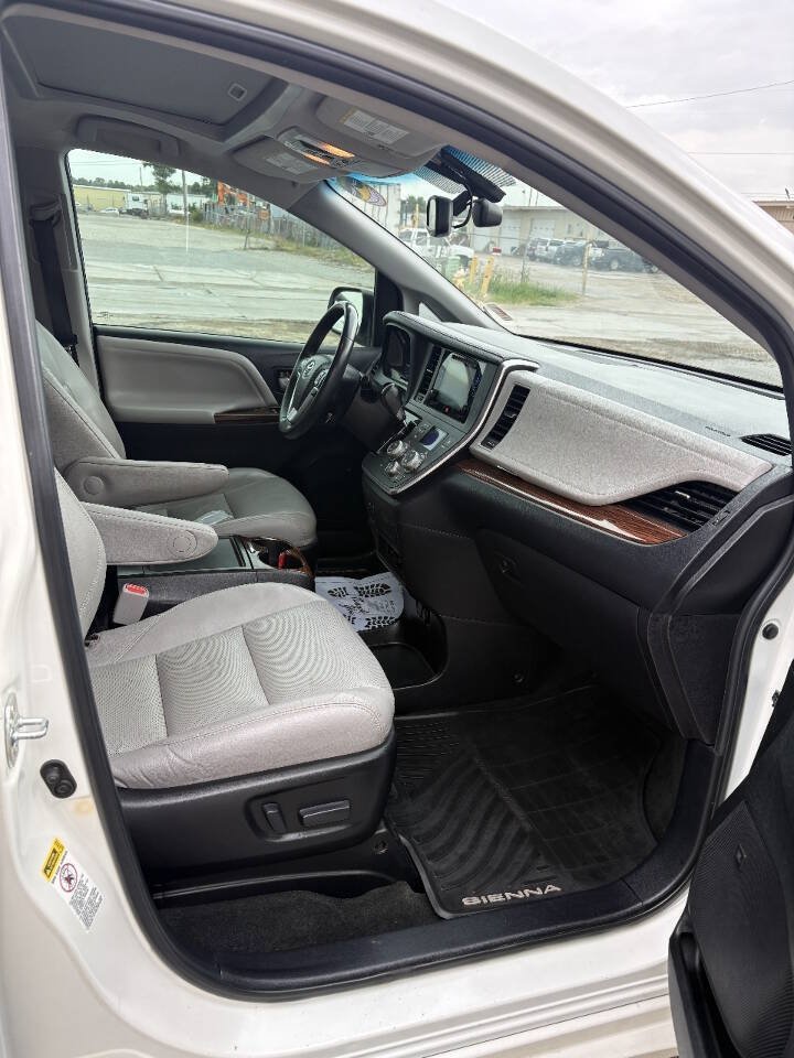 Used 2015 Toyota Sienna Limited Premium w/ Advanced Technology Package FWD image 8