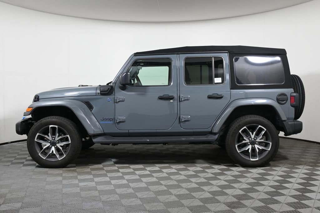 Used 2024 Jeep Wrangler Unlimited w/ Technology Group image 2