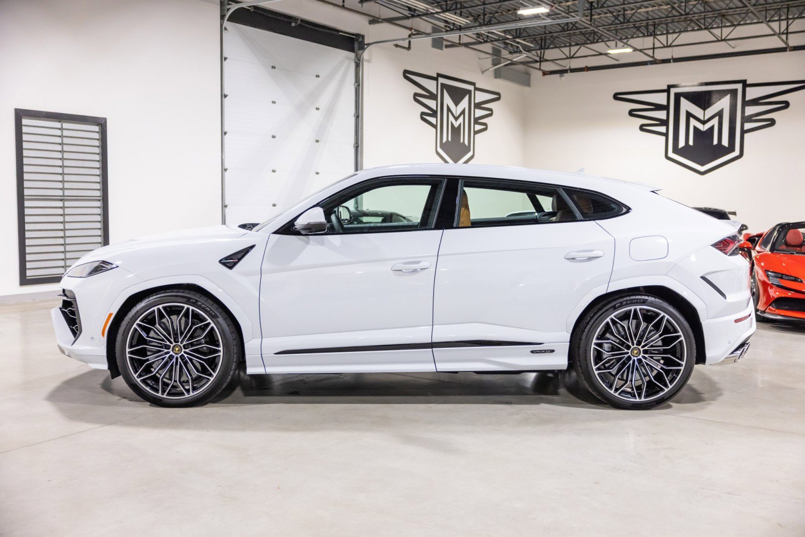 Used 2025 Lamborghini Urus SE image 12