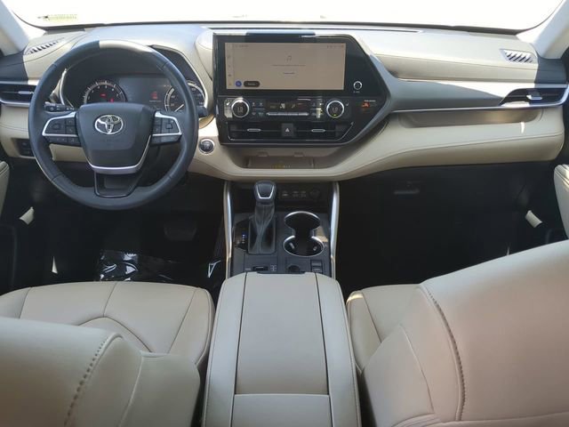 Used 2023 Toyota Highlander XLE image 15