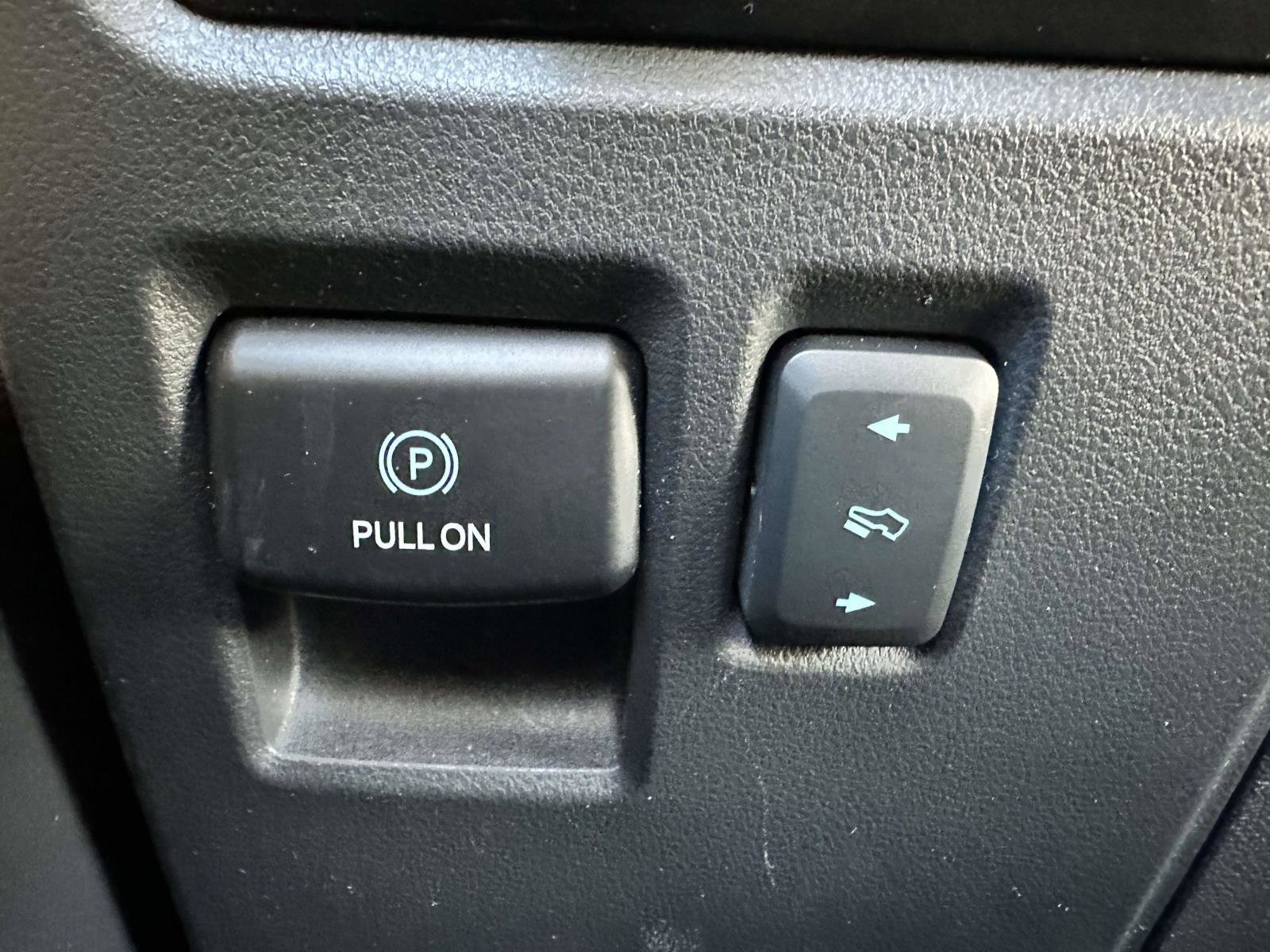Used 2023 Ford Expedition Limited image 18