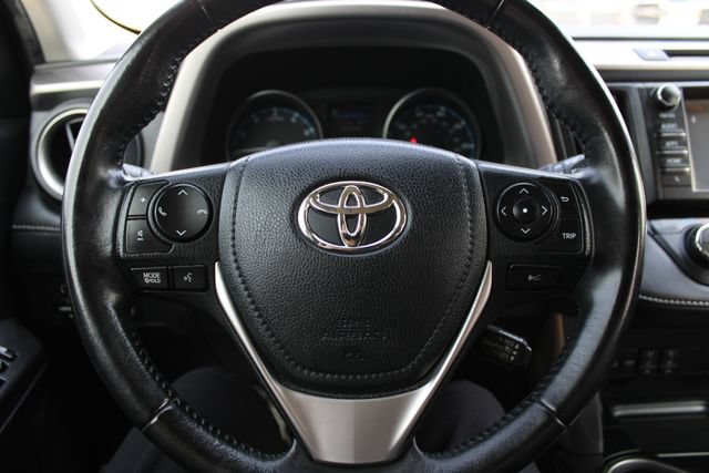 Used 2018 Toyota RAV4 XLE AWD/4WD image 12