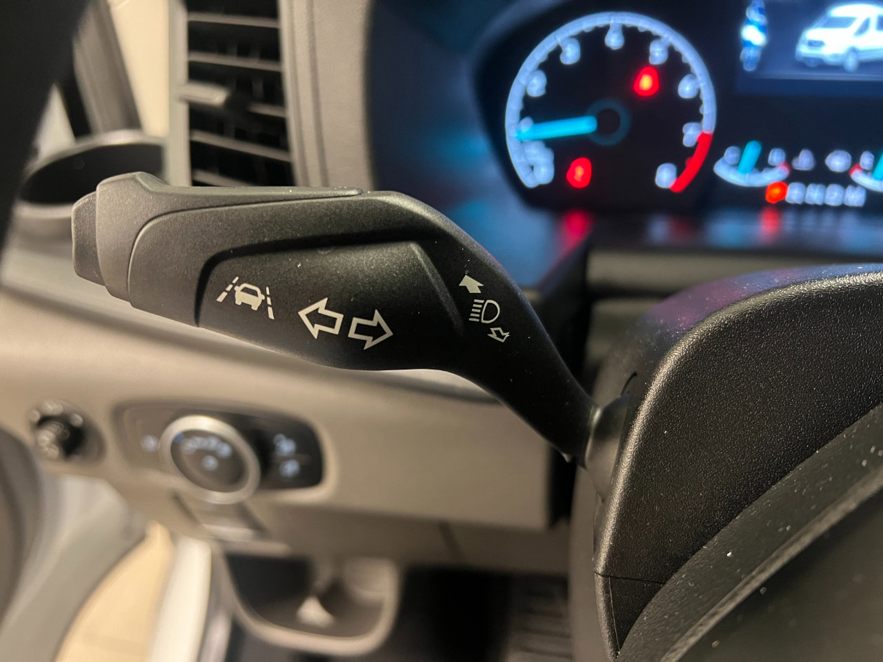 Used 2024 Ford Transit 350 XLT image 34