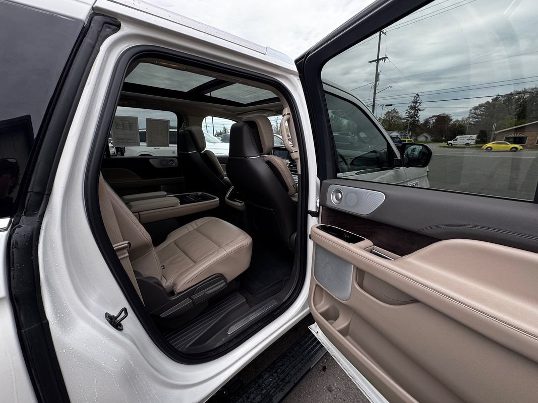 Used 2024 Lincoln Navigator L Reserve w/ Equipment Group 201A AWD/4WD image 33