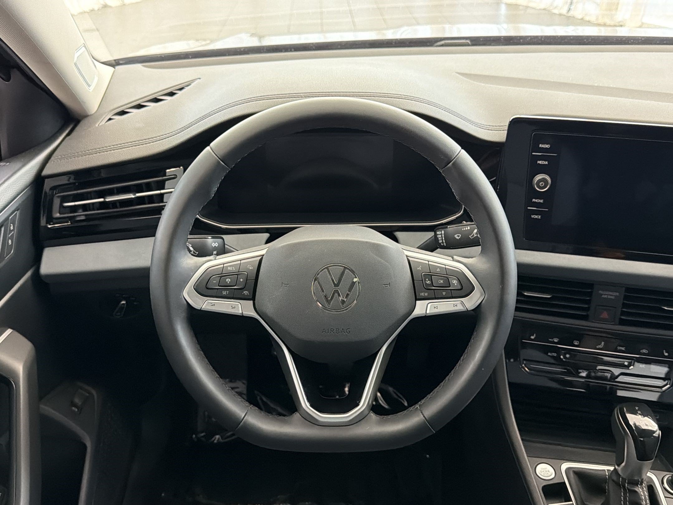 Used 2025 Volkswagen Jetta SE w/ Sunroof Package FWD image 26