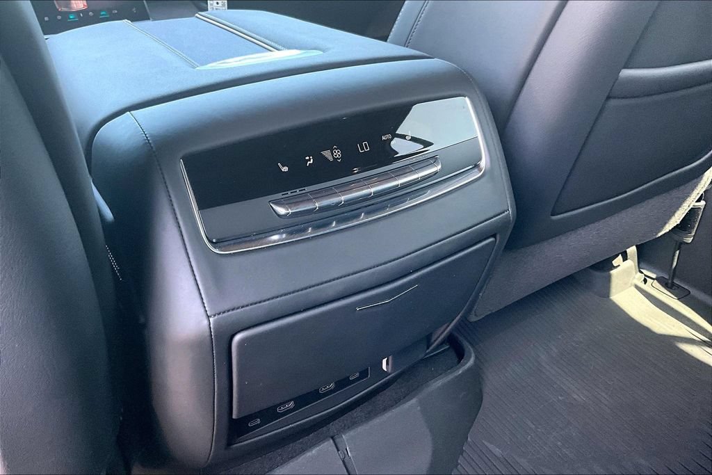 Certified 2026 Cadillac Escalade Platinum Sport w/ LPO, ONYX Package AWD/4WD image 24