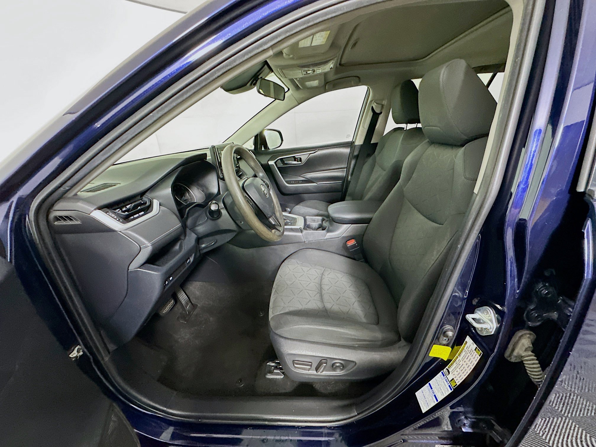 Used 2020 Toyota RAV4 XLE w/ Convenience Package AWD/4WD image 13