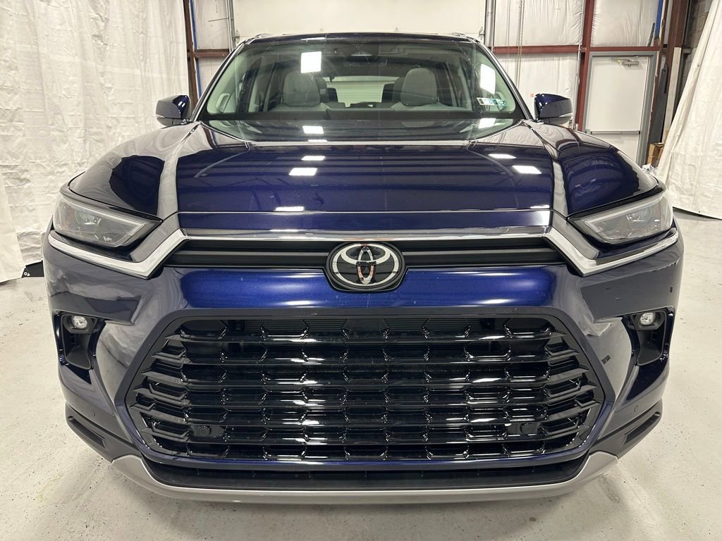 Used 2025 Toyota Grand Highlander AWD image 2