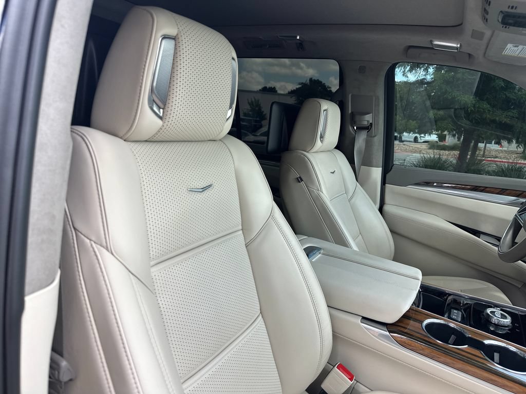 Used 2025 Cadillac Escalade Premium Luxury Platinum w/ LPO, Floor Liner Package AWD/4WD image 40
