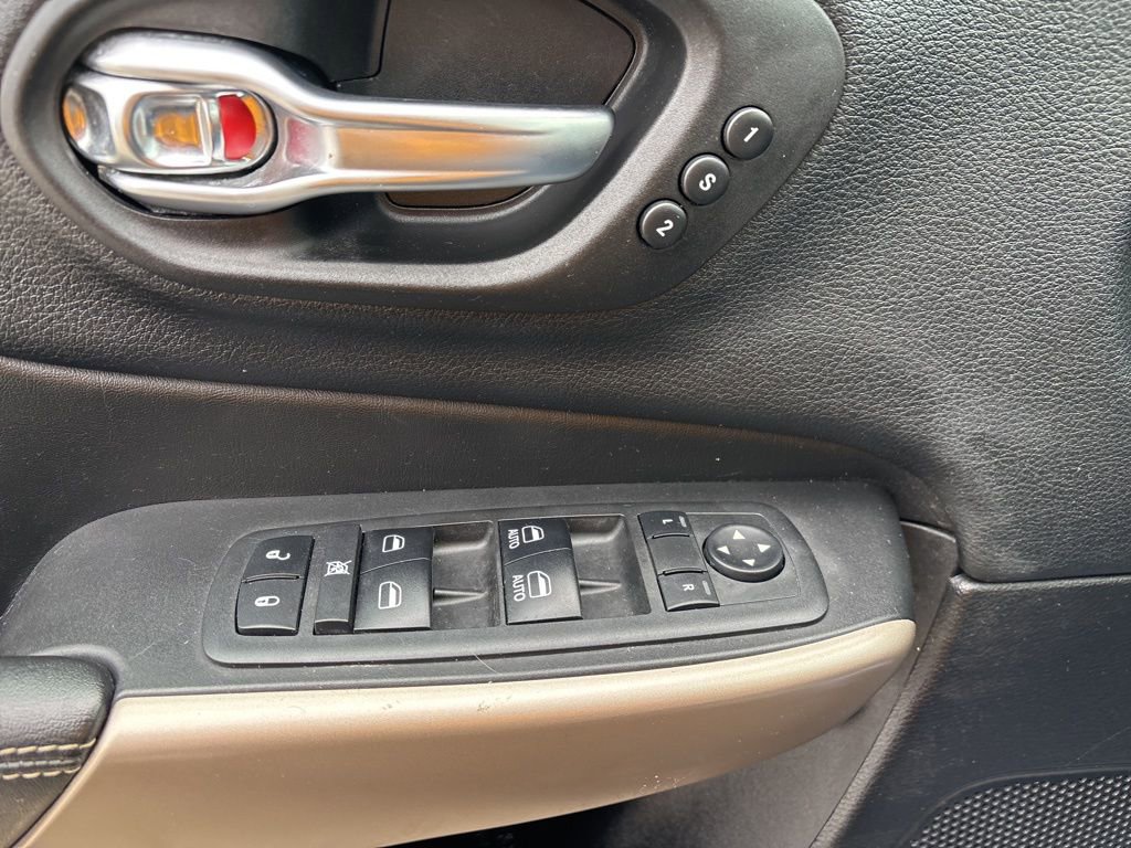 Used 2018 Jeep Cherokee Limited w/ Luxury Group image 21