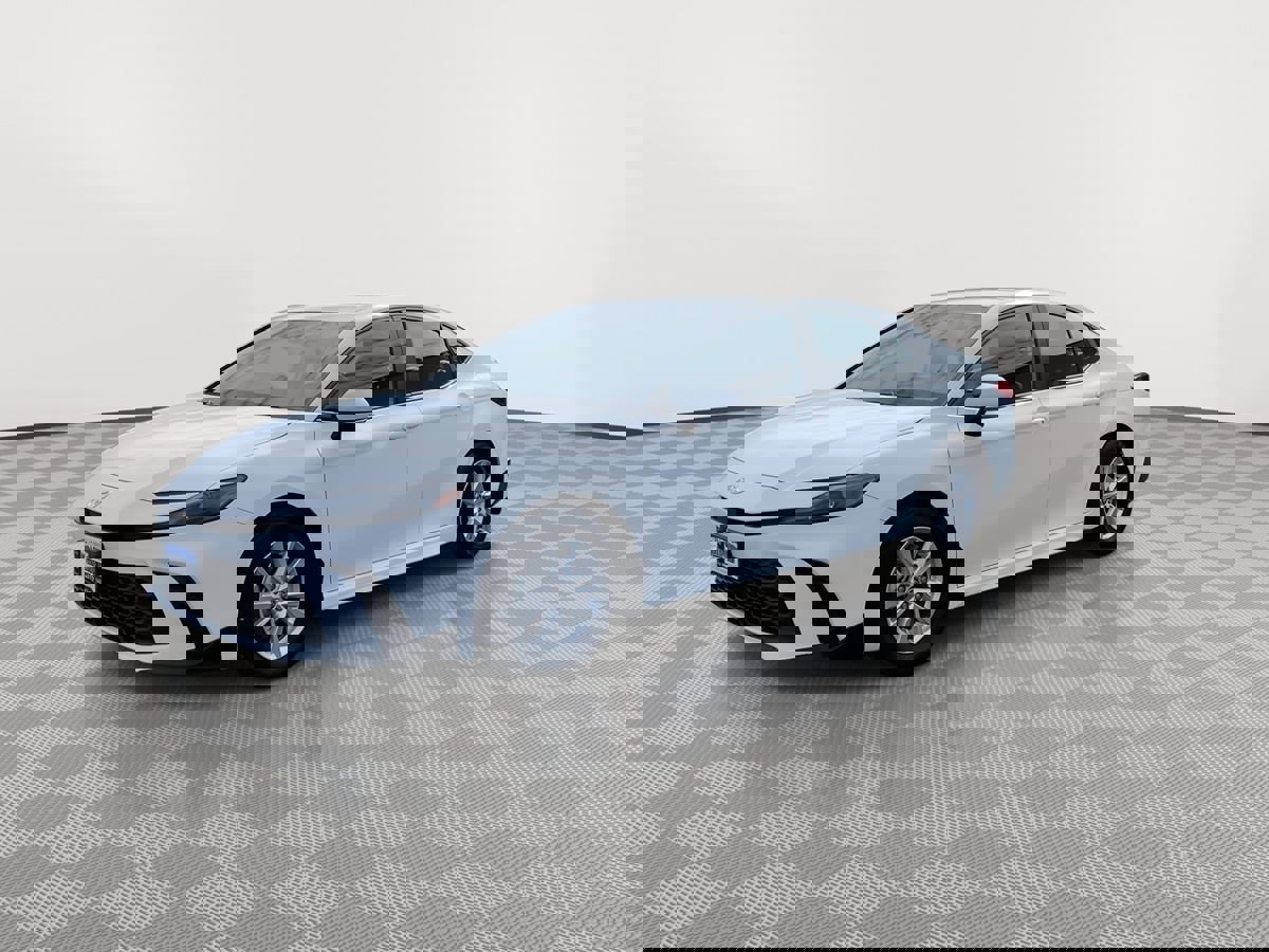 Used 2025 Toyota Camry SE image 3