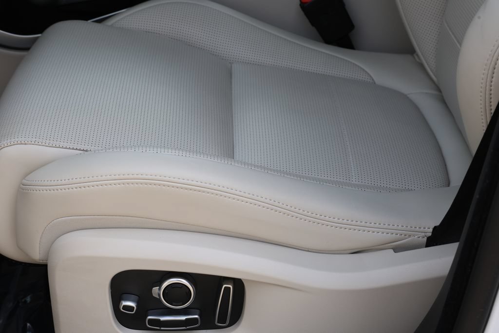 Certified 2026 Jaguar F-PACE R-Dynamic S AWD/4WD image 15