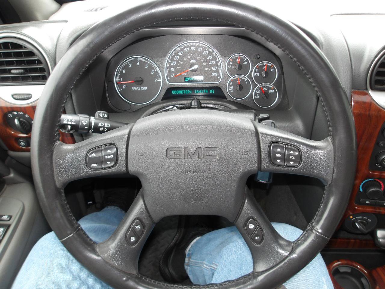 Used 2004 GMC Envoy SLT w/ Preferred Equipment Group image 15