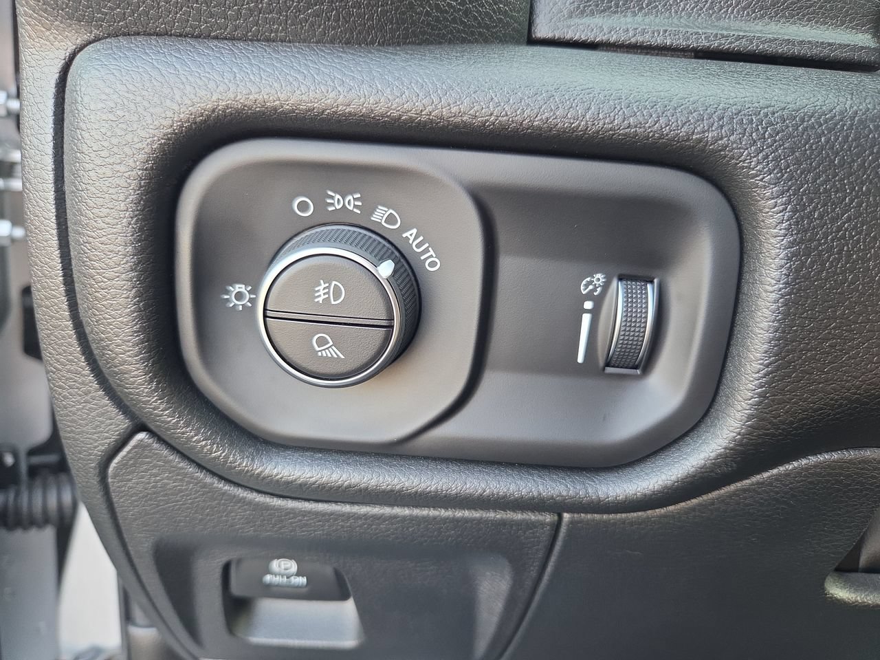 New 2026 RAM 1500 Express AWD/4WD image 15