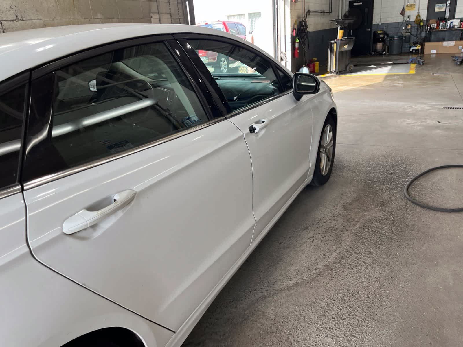 Used 2020 Ford Fusion SE FWD image 12