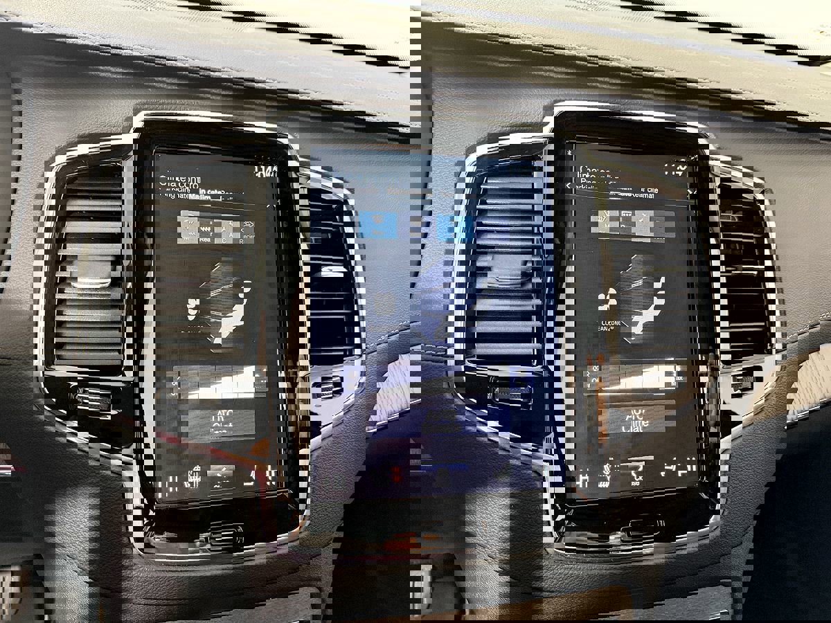 Used 2022 Volvo XC90 T6 Inscription w/ Advanced Package image 31