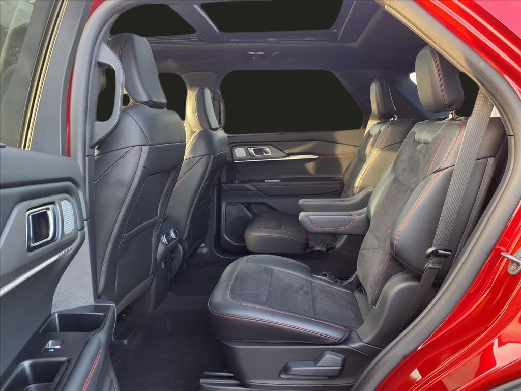 Used 2025 Ford Explorer ST image 25