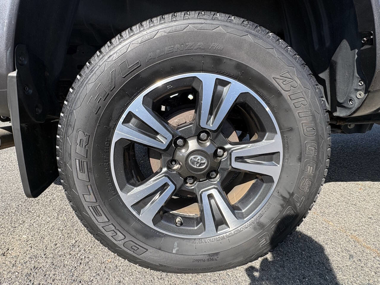 Used 2017 Toyota Tacoma TRD Sport w/ Tow Package image 22