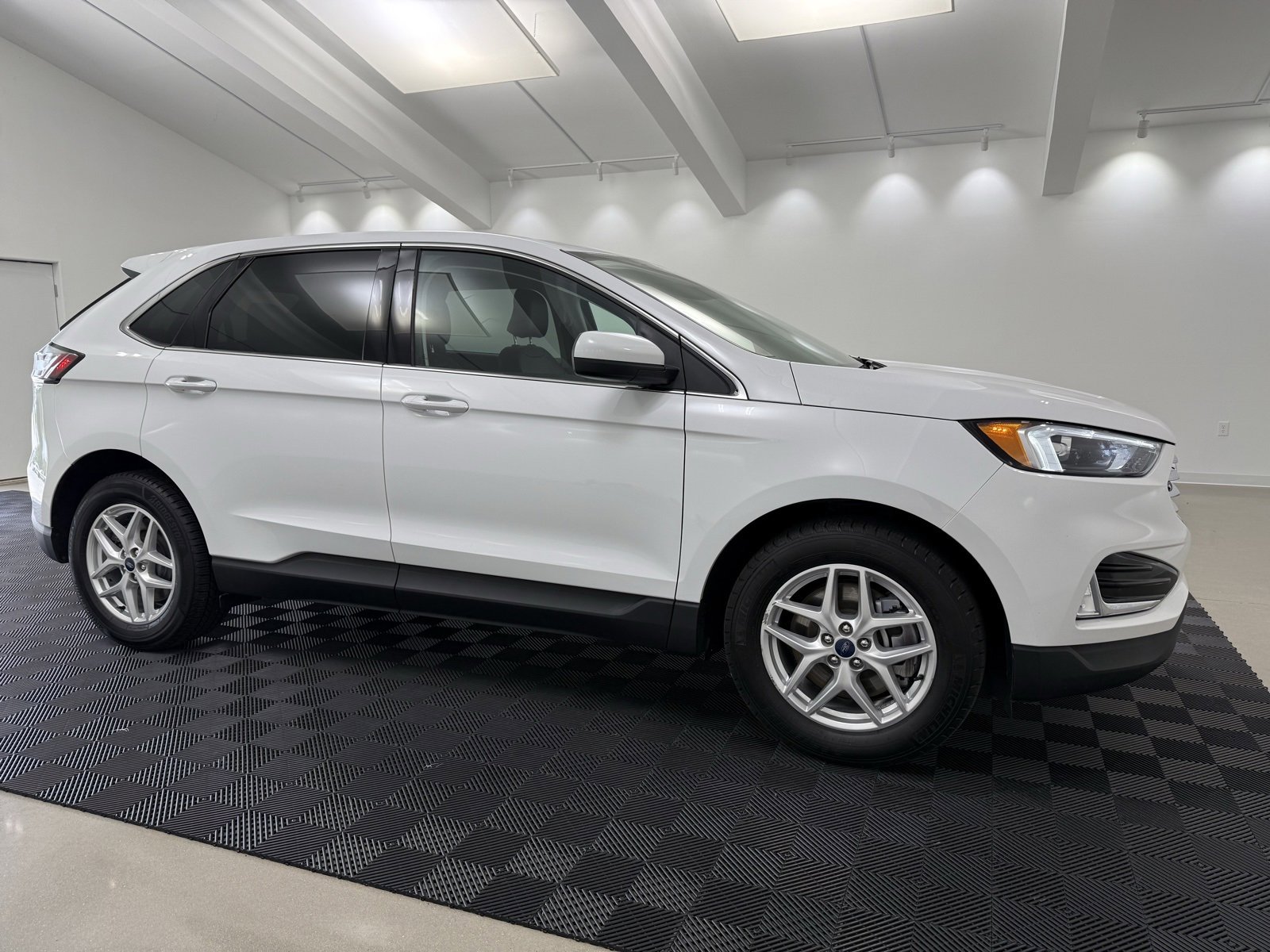 Used 2022 Ford Edge SEL w/ Convenience Package