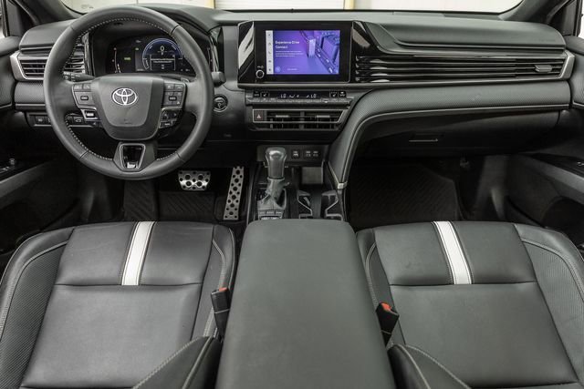Used 2025 Toyota Camry SE image 8