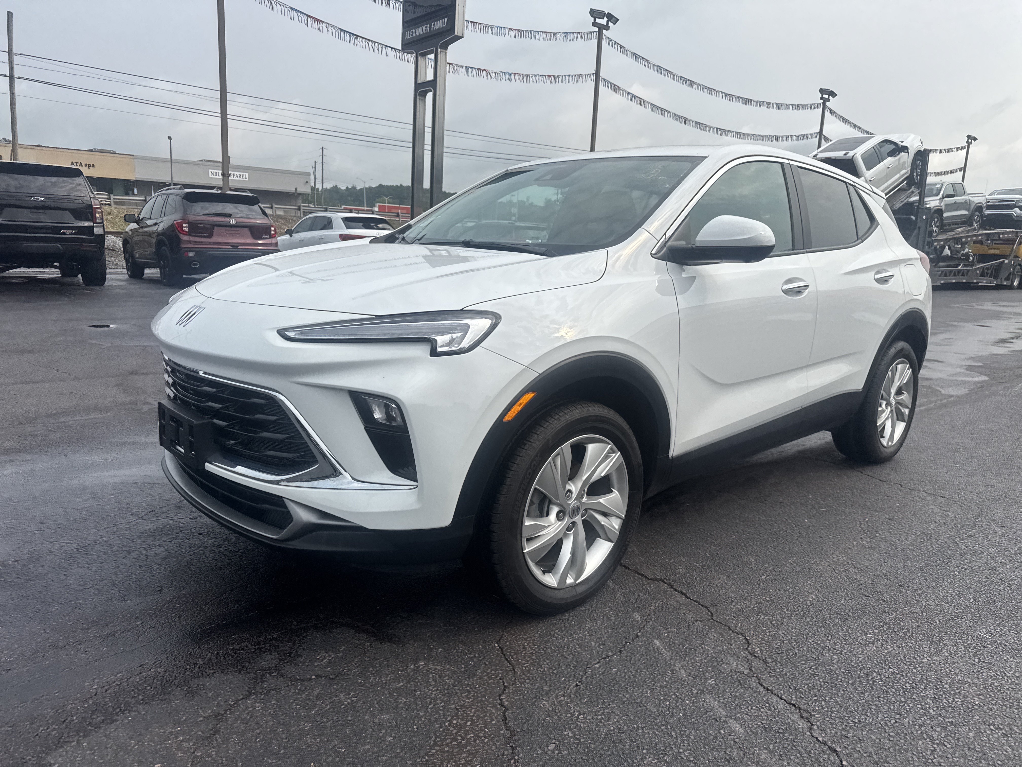 Used 2024 Buick Encore GX Preferred w/ Comfort Package AWD/4WD image 8