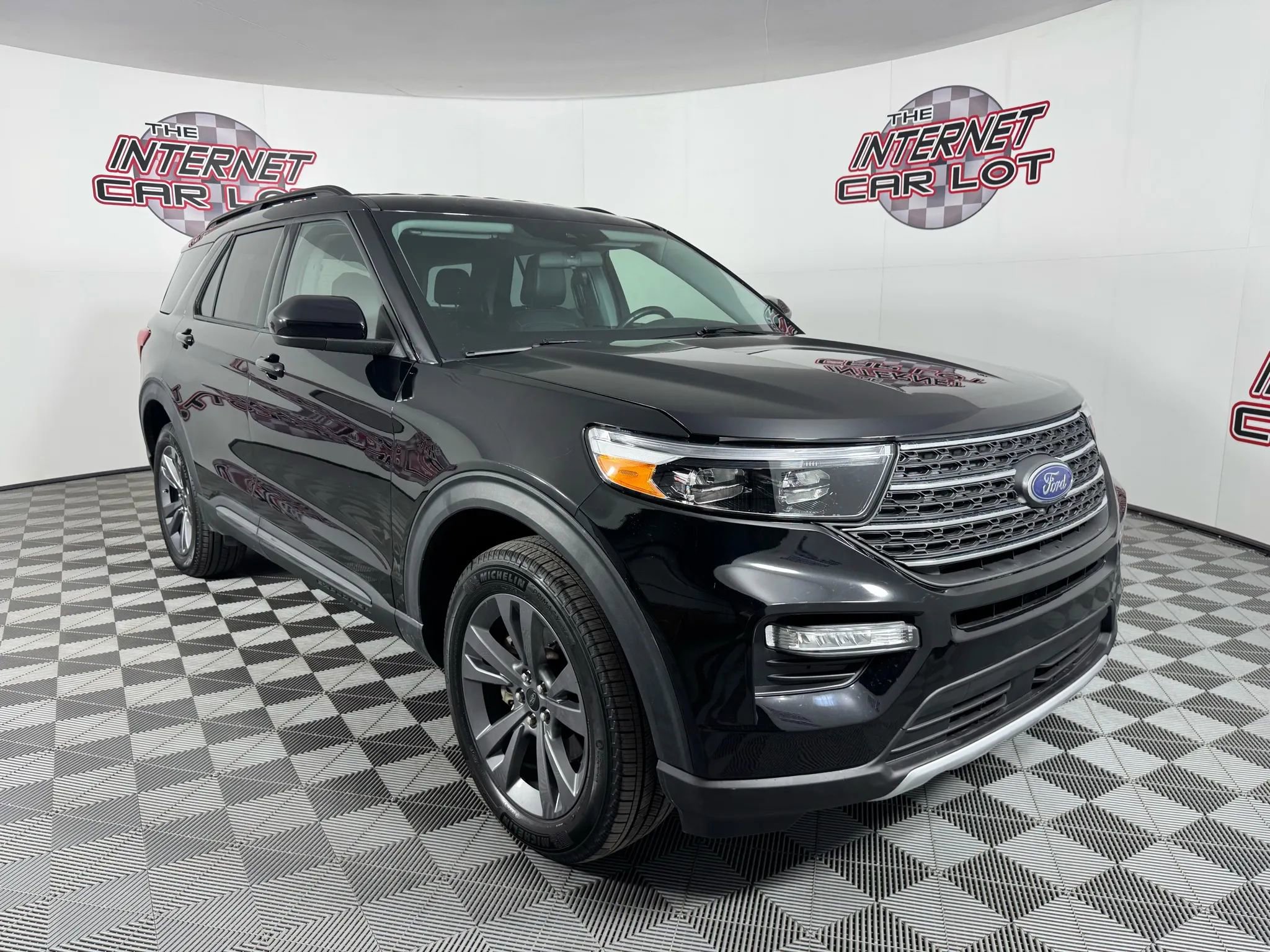 Used 2022 Ford Explorer XLT w/ Equipment Group 202A image 9
