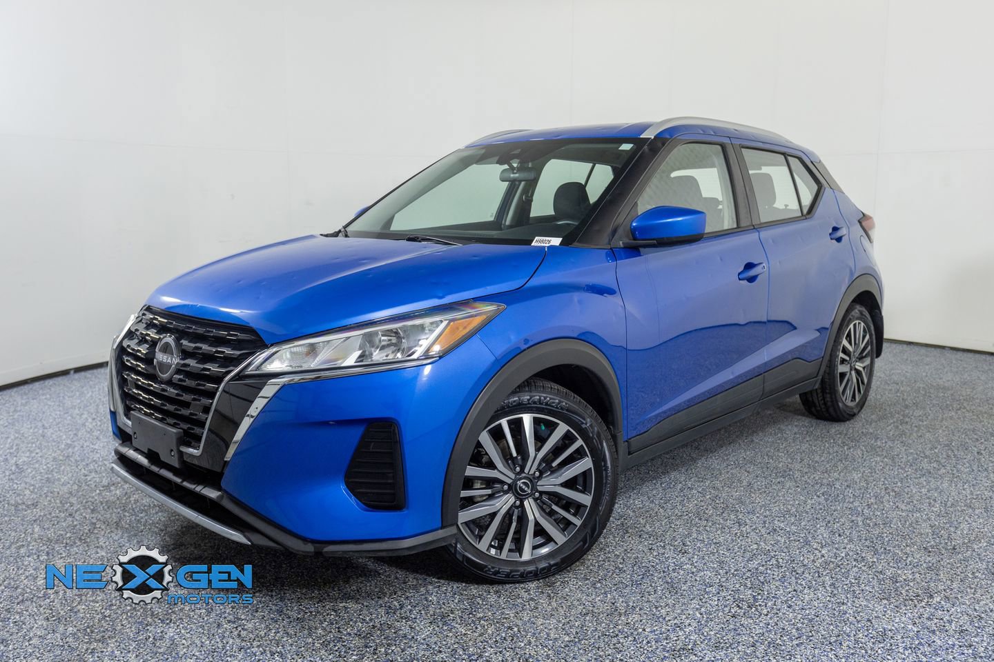 Used 2022 Nissan Kicks SV image 3