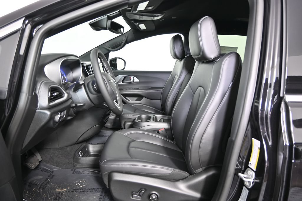 New 2027 Chrysler Pacifica Select FWD image 23