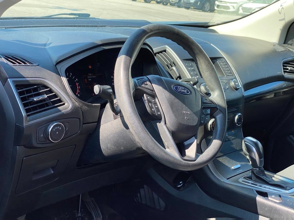 Used 2016 Ford Edge SE FWD image 5