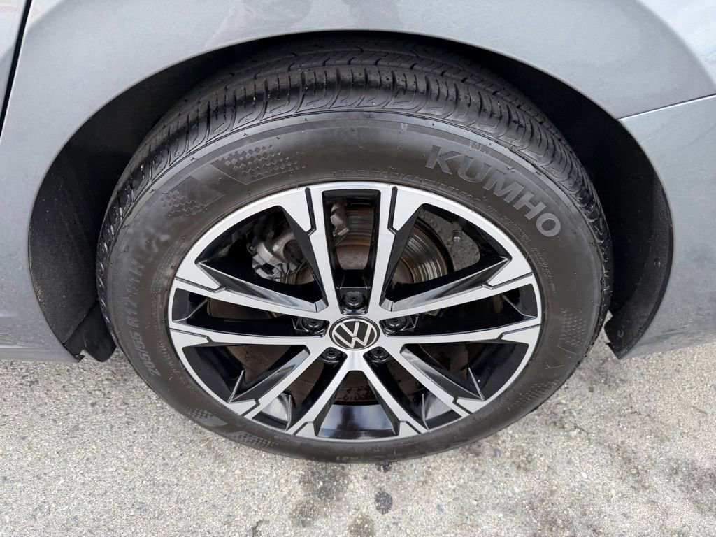Used 2024 Volkswagen Jetta Sport image 13