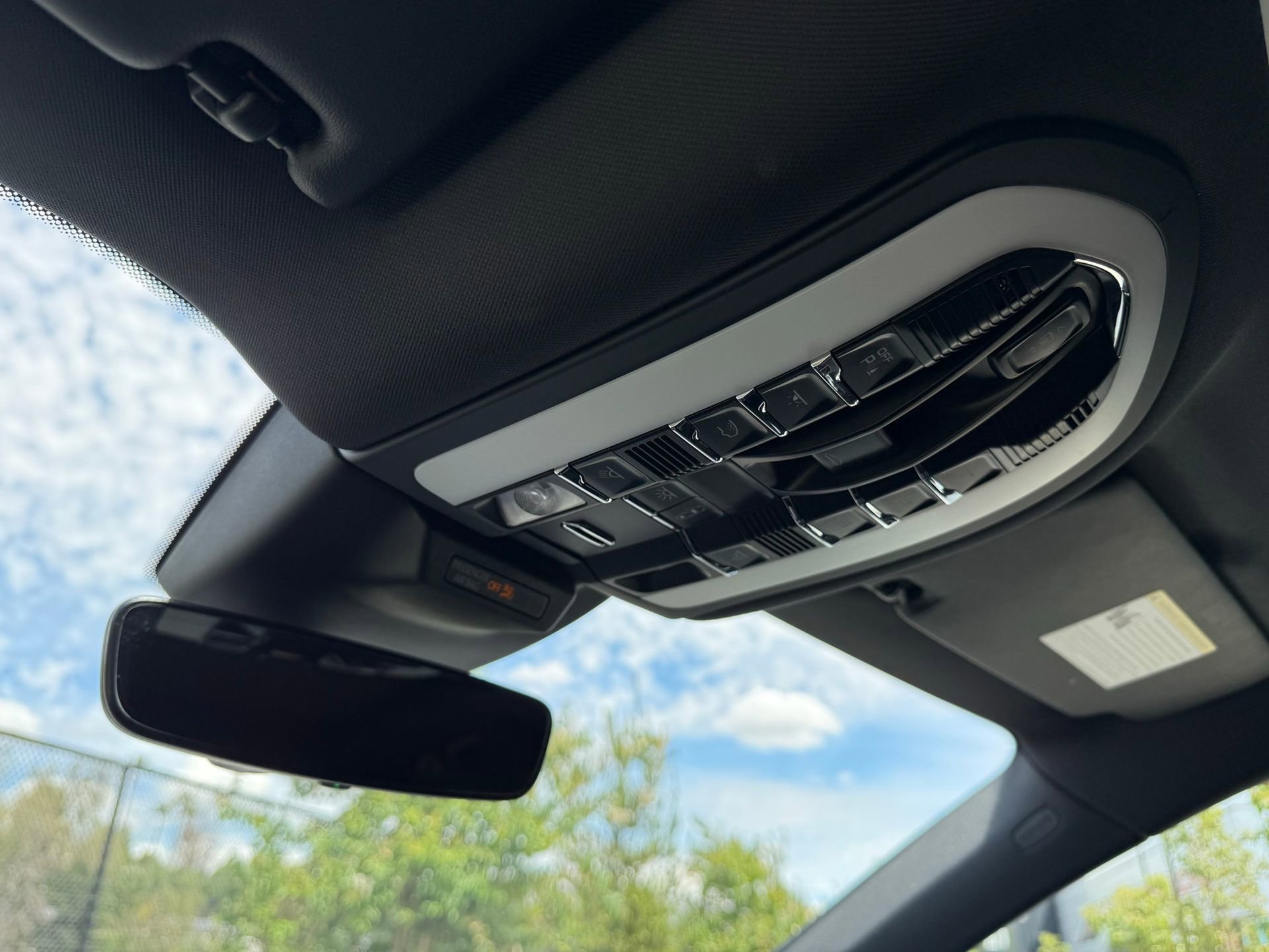 Certified 2025 Porsche Macan image 17