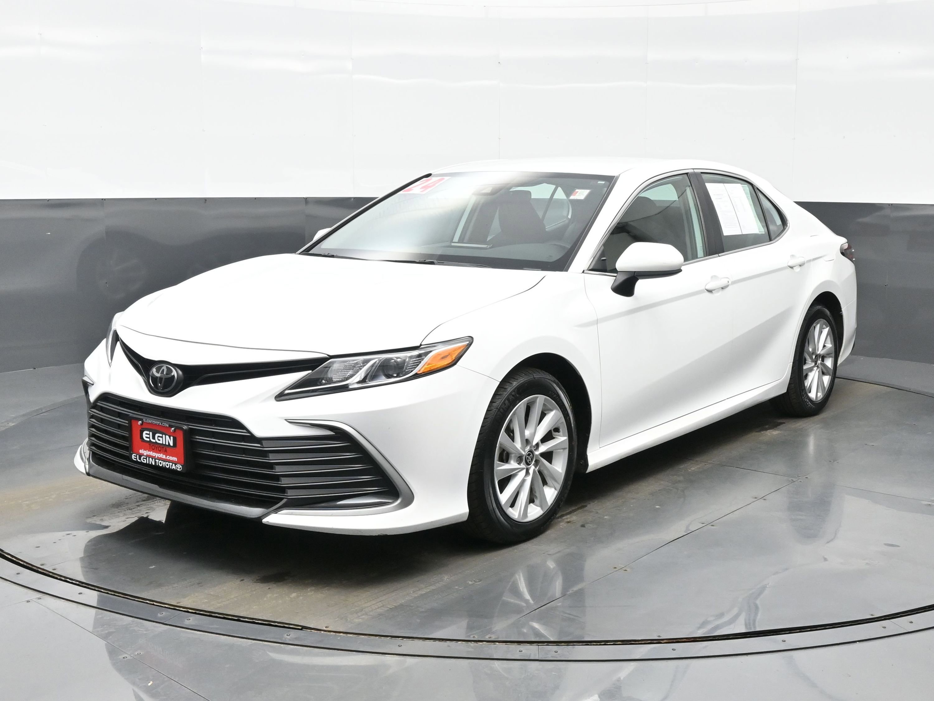Used 2024 Toyota Camry LE image 2