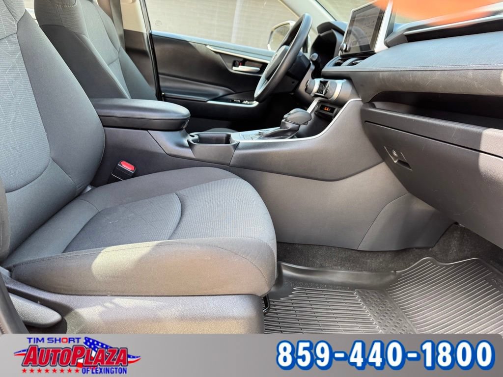 Used 2025 Toyota RAV4 XLE AWD/4WD image 52