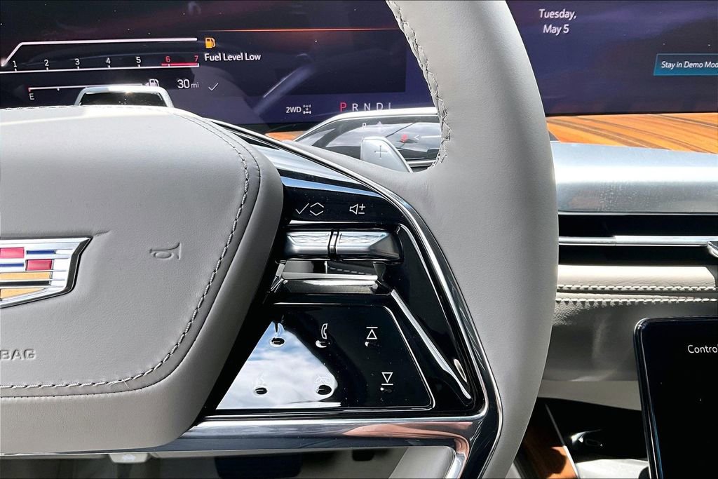 New 2026 Cadillac Escalade Platinum Luxury w/ LPO, Radiant Package AWD/4WD image 25