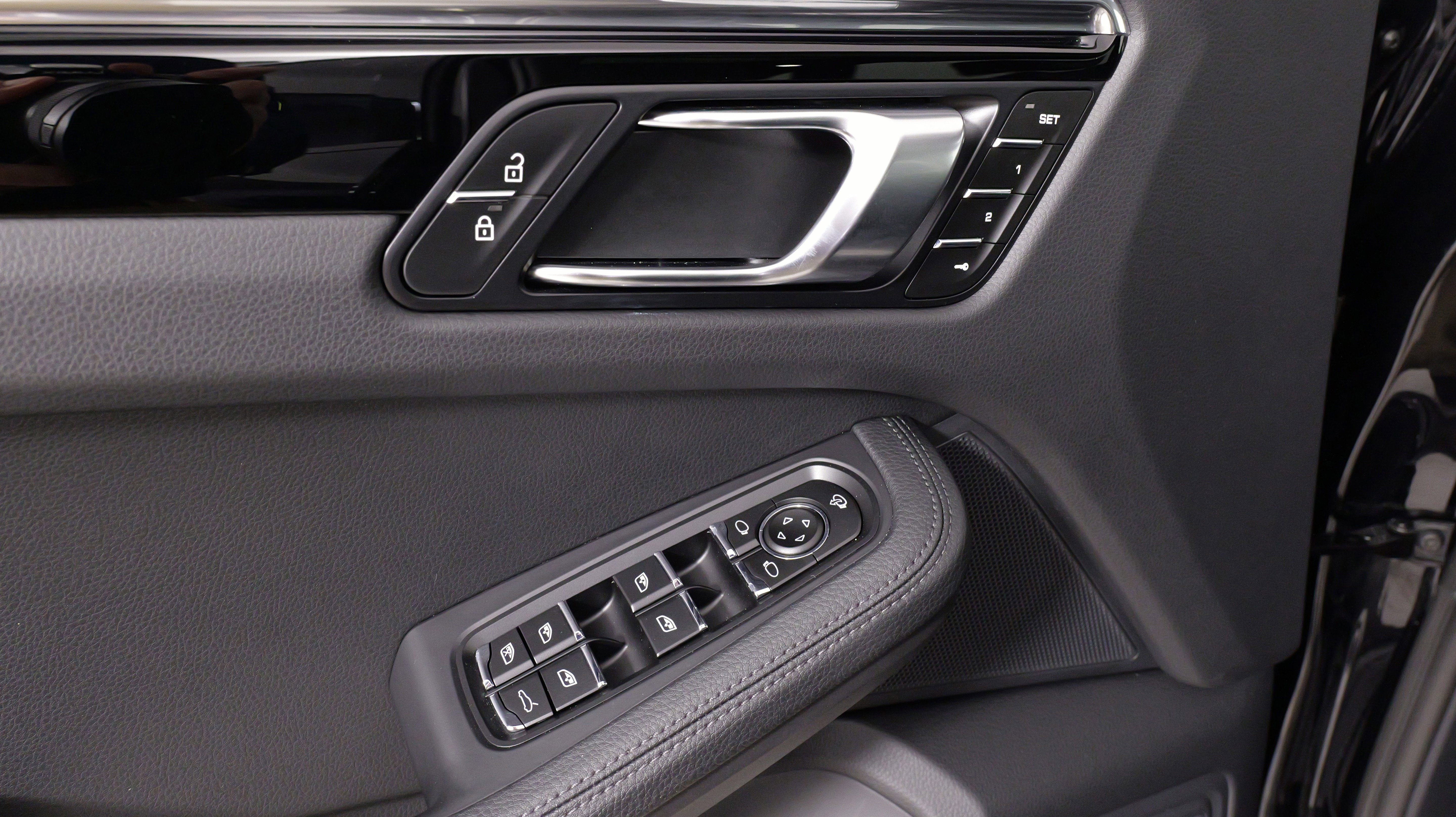 Used 2025 Porsche Macan image 27