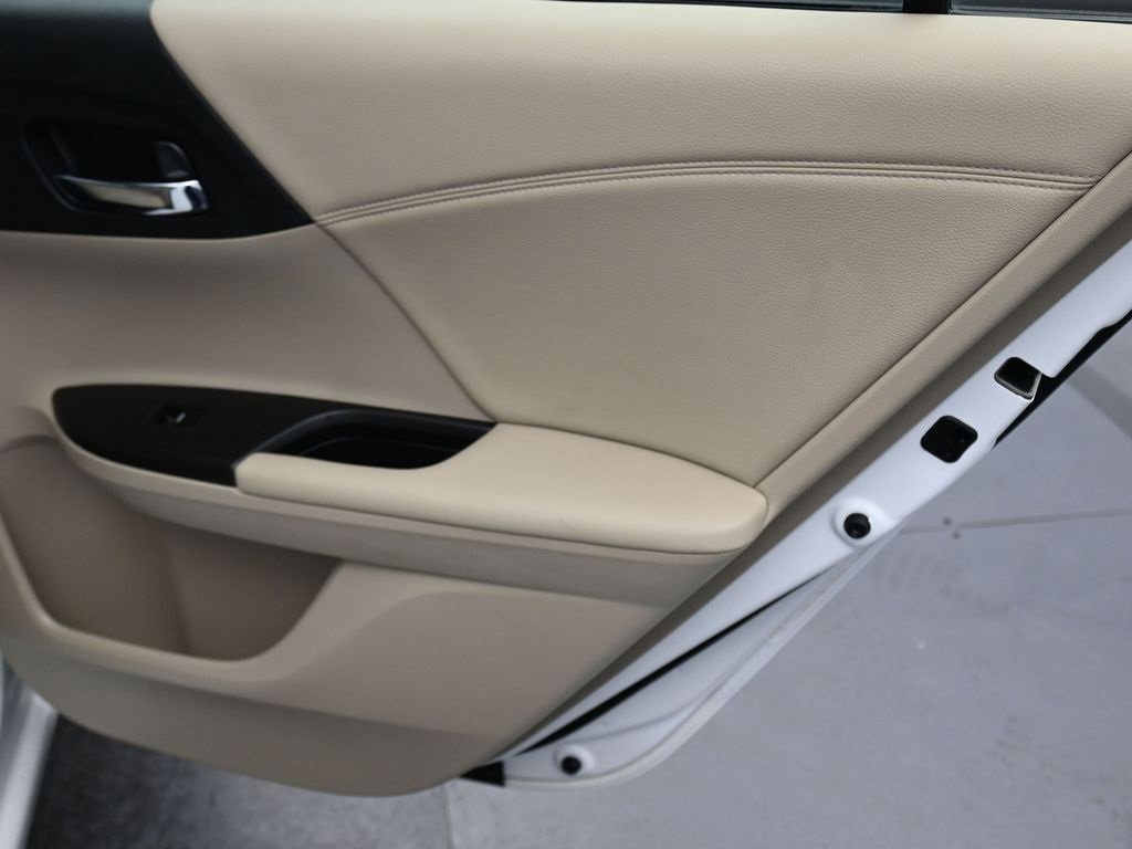 Used 2016 Honda Accord EX image 31