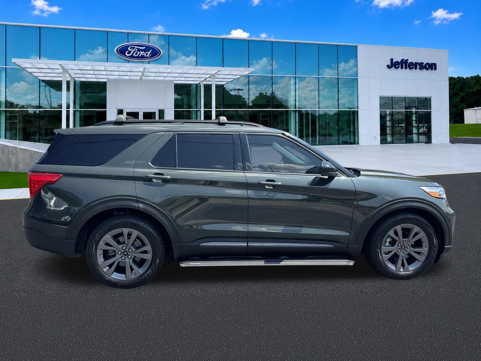 Used 2022 Ford Explorer XLT w/ Equipment Group 202A RWD image 8
