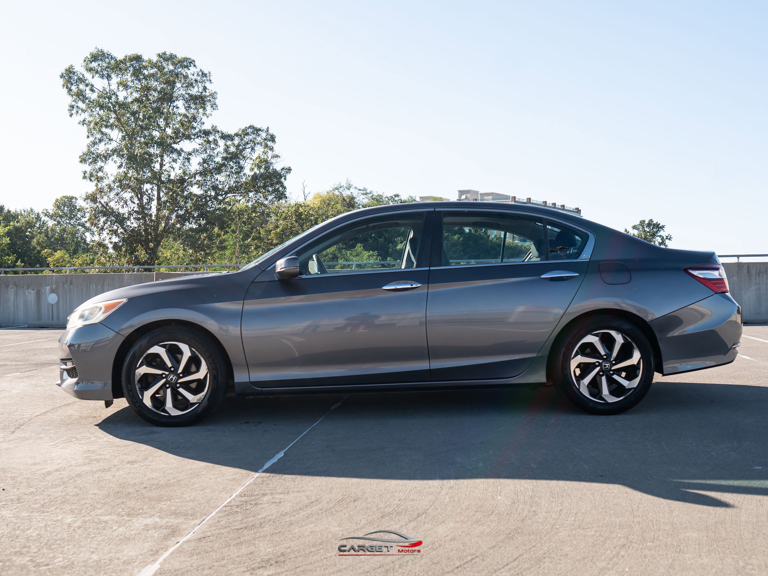 Used 2017 Honda Accord EX image 4