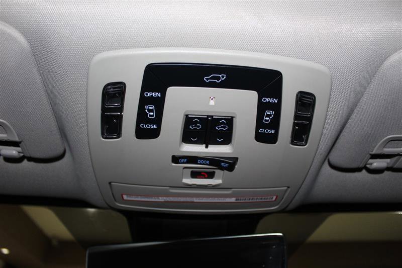 Used 2022 Toyota Sienna Limited FWD image 26