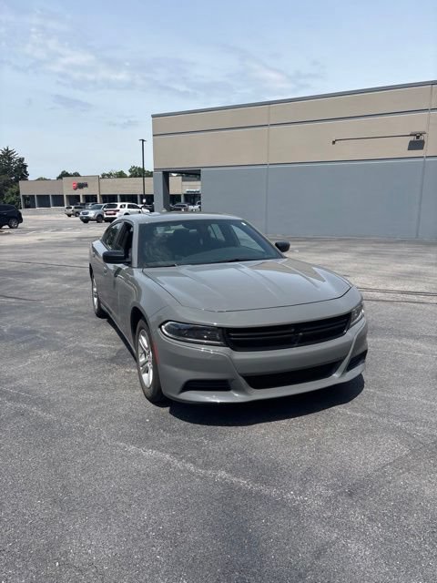Used 2023 Dodge Charger SXT w/ Cold Weather Package RWD image 2