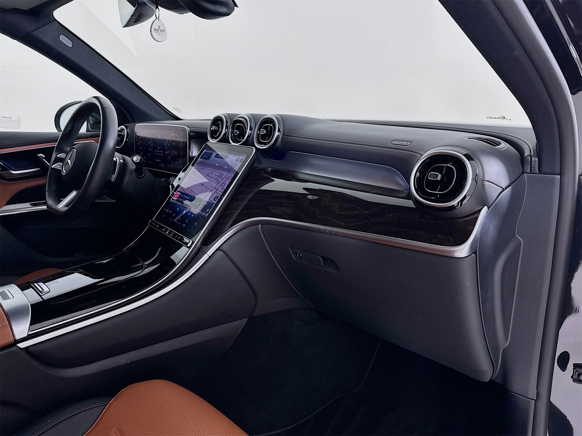 Certified 2024 Mercedes-Benz GLC 300 image 31