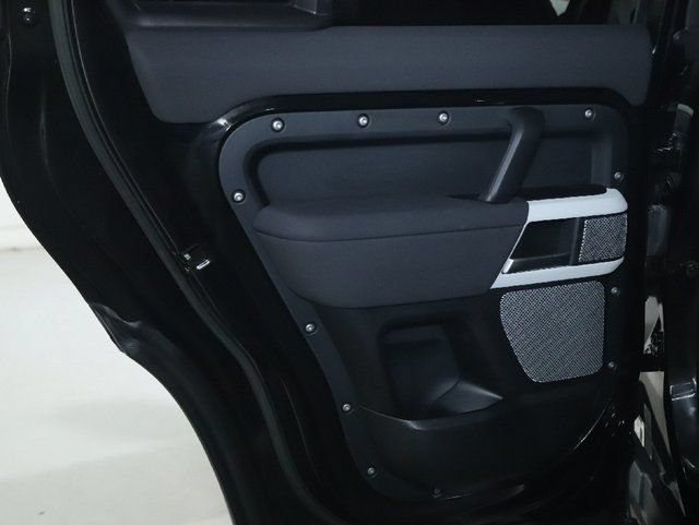 Certified 2023 Land Rover Defender 130 SE AWD/4WD image 36