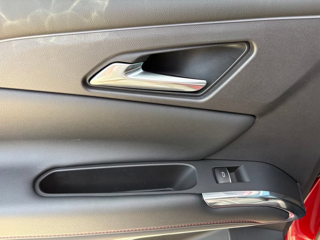 Used 2025 Chevrolet Traverse RS w/ LPO, Floor Liner Package FWD image 55