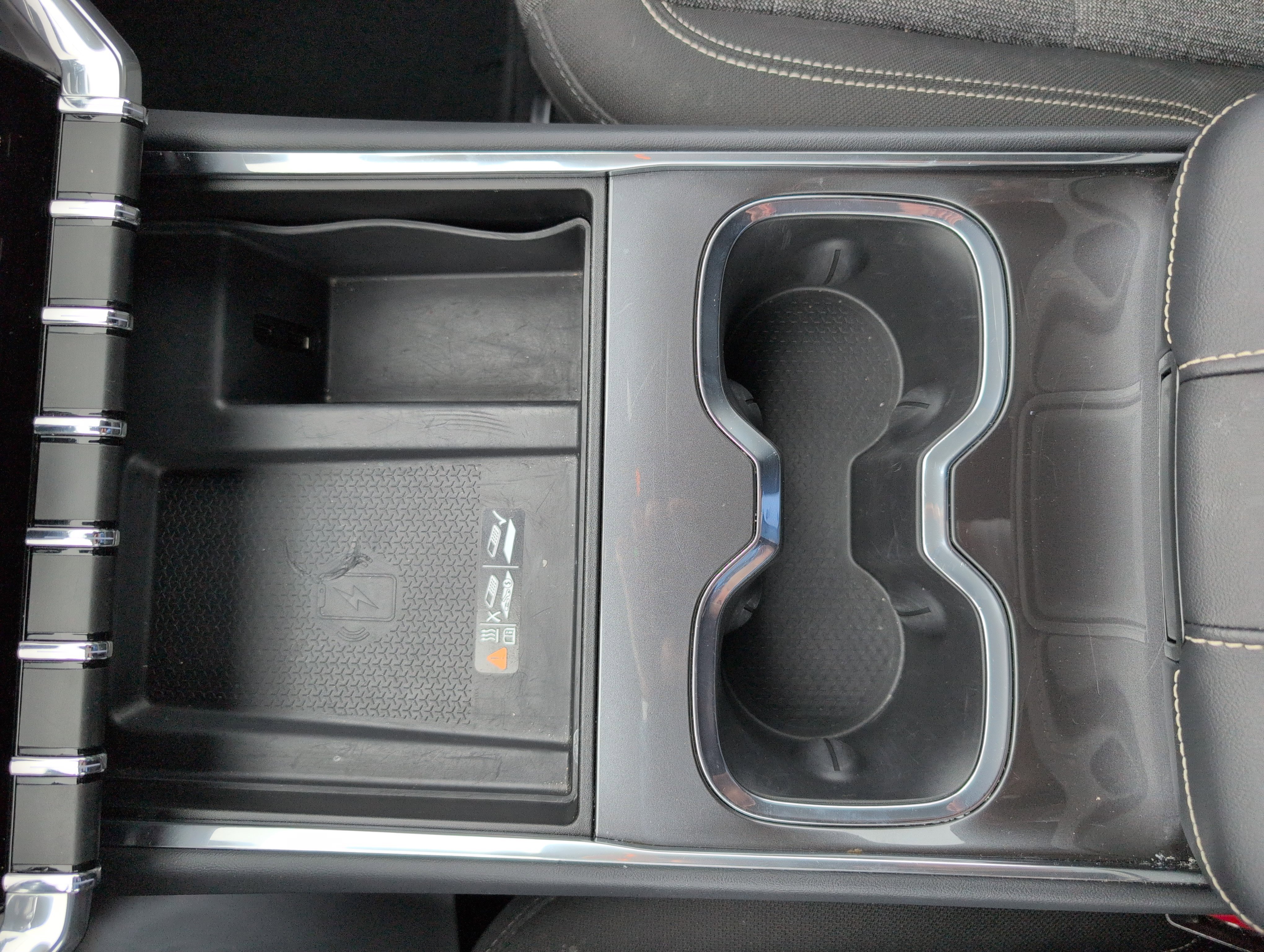 Used 2025 GMC Acadia Elevation image 25