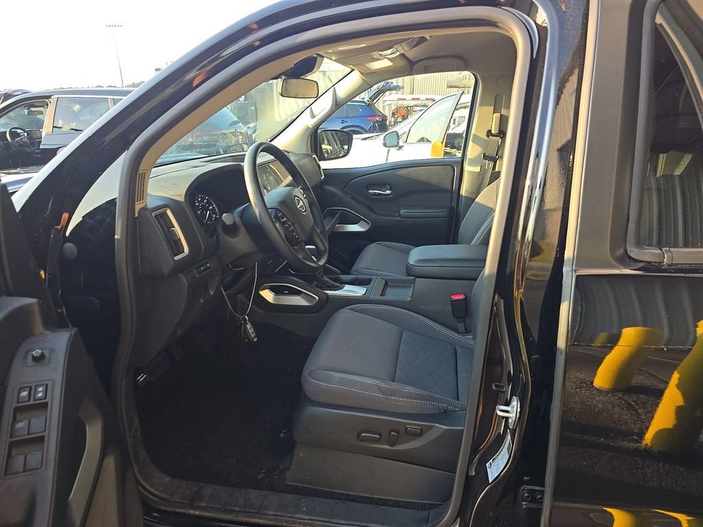 Certified 2025 Nissan Frontier SV RWD image 8