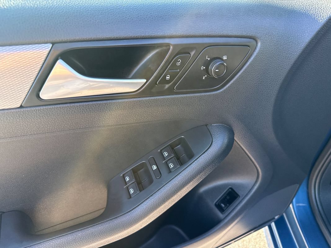 Used 2017 Volkswagen Jetta SE FWD image 16