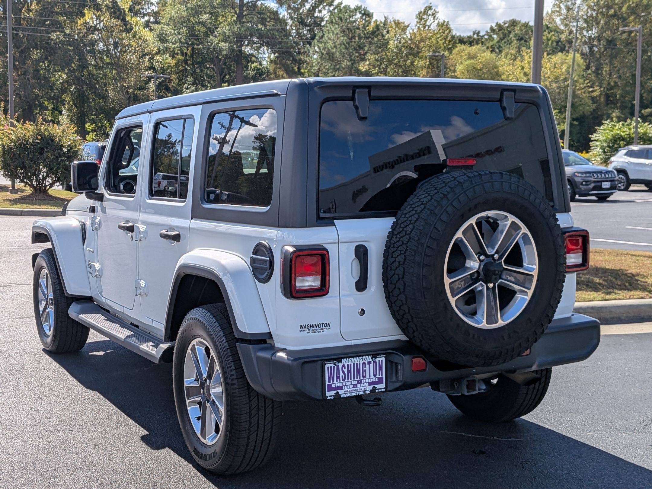 Used 2019 Jeep Wrangler Unlimited Sahara image 7